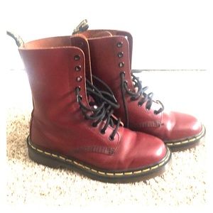 Dr Martens women’s boot burgundy